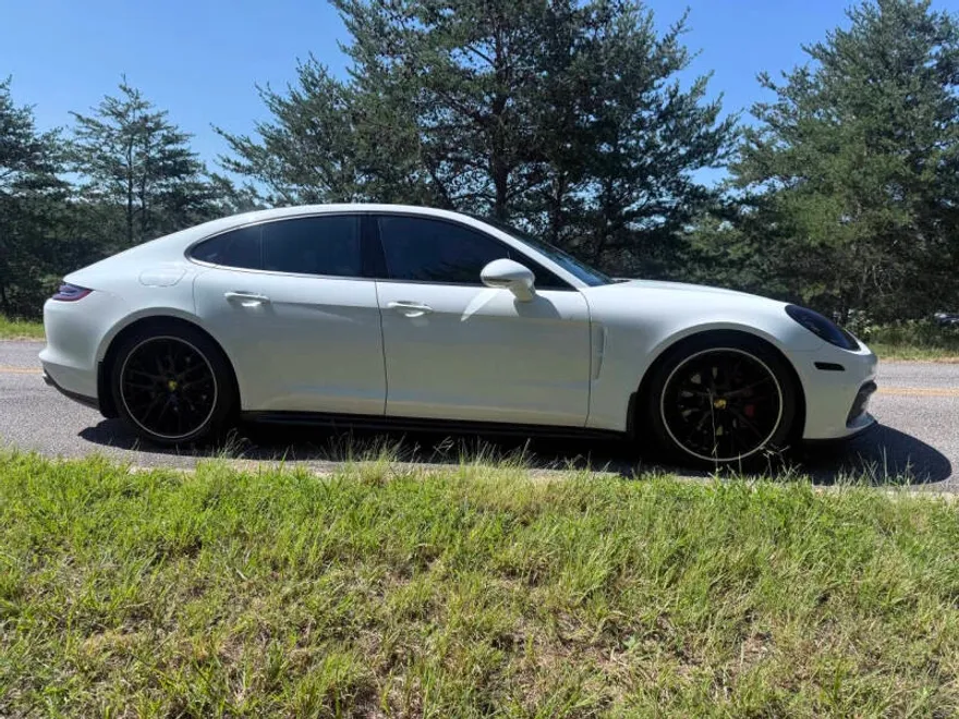 2017 Porsche Panamera Base photo 1