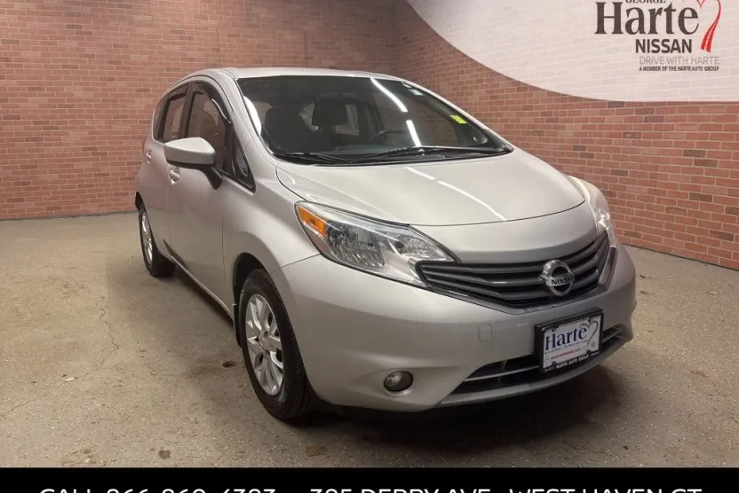 2015 Nissan Versa Note SV photo 1