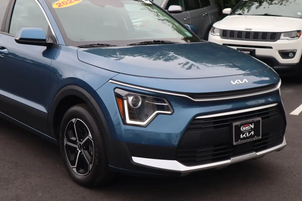 2024 Kia Niro EX photo 1