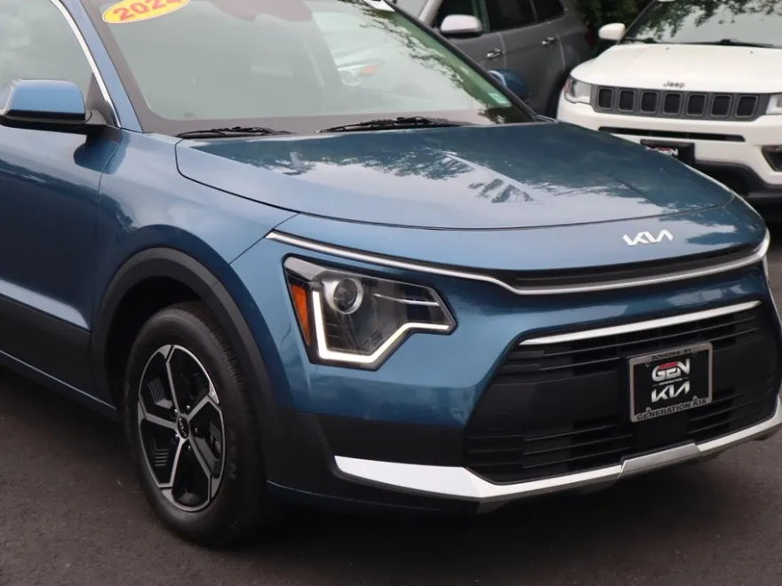 2024 Kia Niro EX photo 1