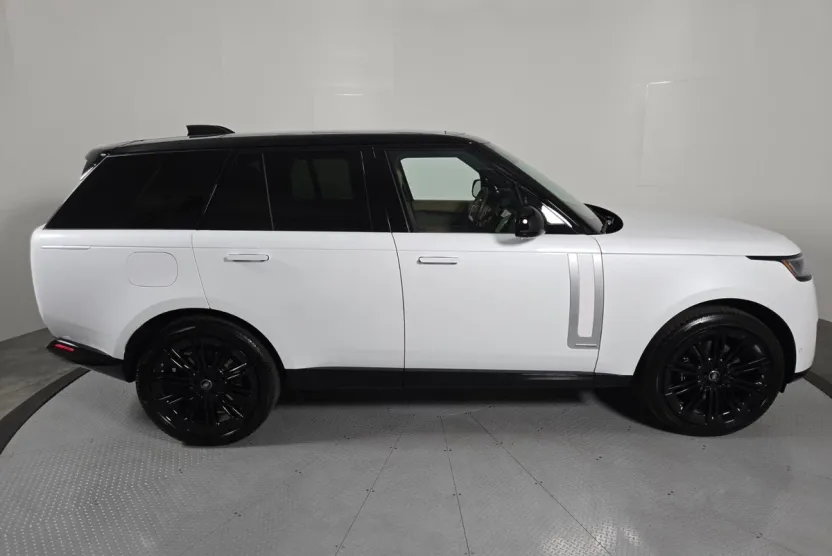 2025 Land Rover Range Rover Autobiography photo 1
