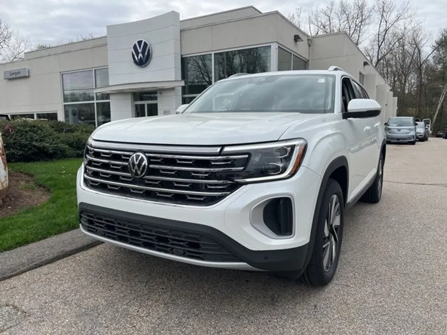 2025 Volkswagen Atlas SEL photo 1