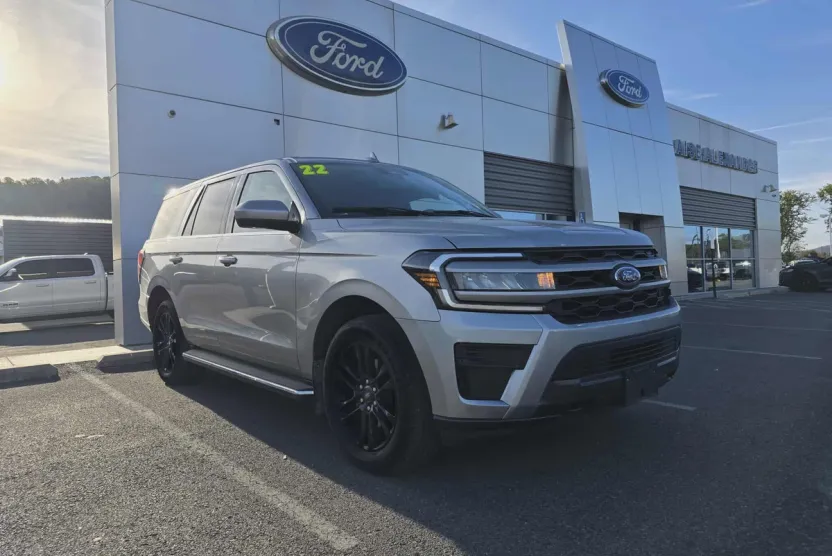 2022 Ford Expedition XLT photo 1