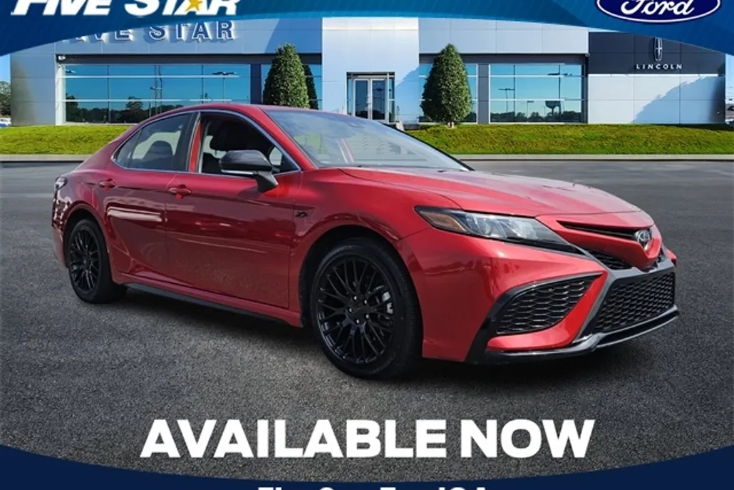 2024 Toyota Camry SE photo 1