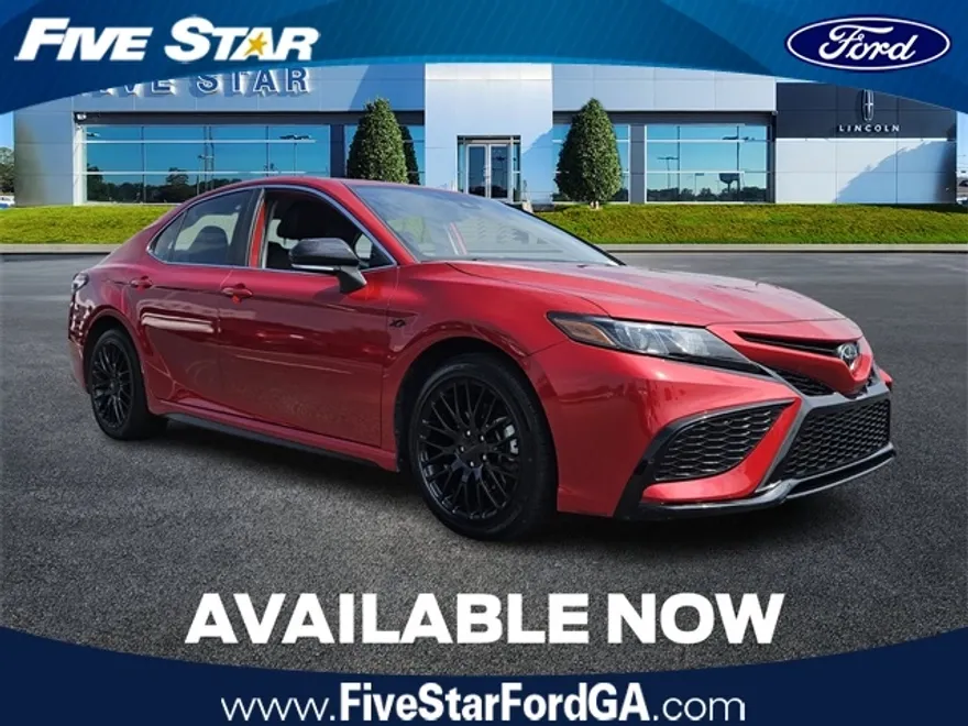2024 Toyota Camry SE photo 1