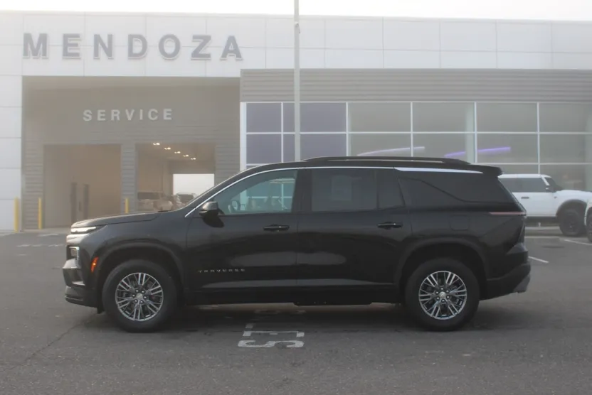 2025 Chevrolet Traverse photo 1