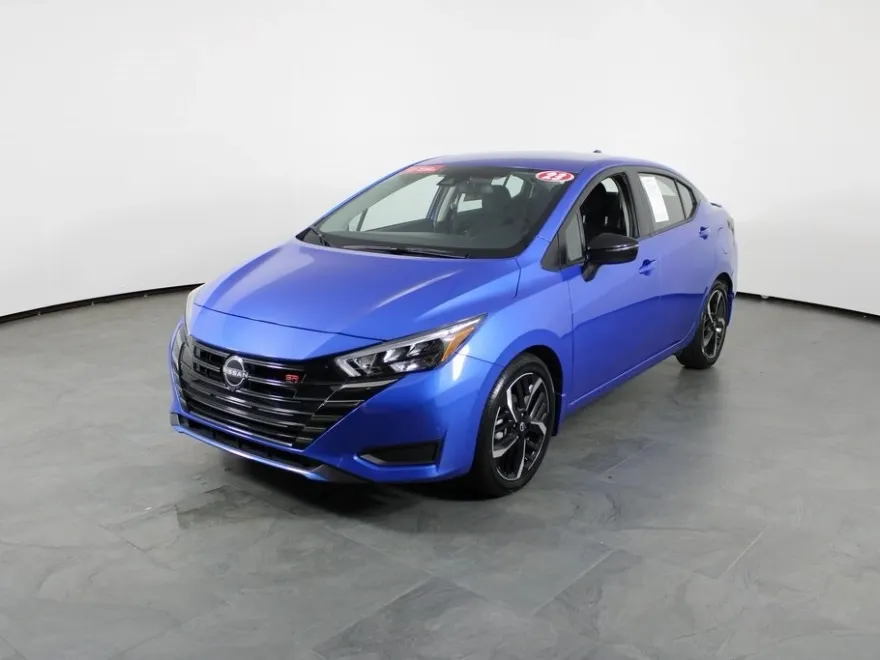2023 Nissan Versa 1.6 SR photo 1
