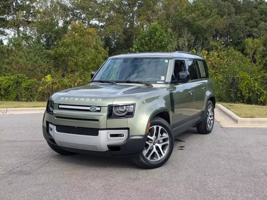 2023 Land Rover Defender SE photo 1