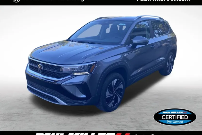2024 Volkswagen Taos SE photo 1