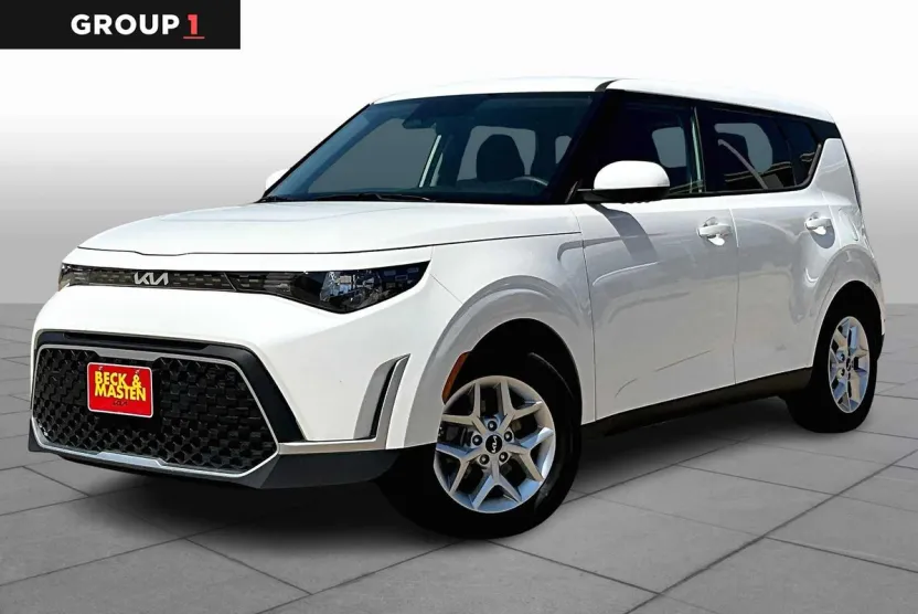 2023 Kia Soul LX S photo 1