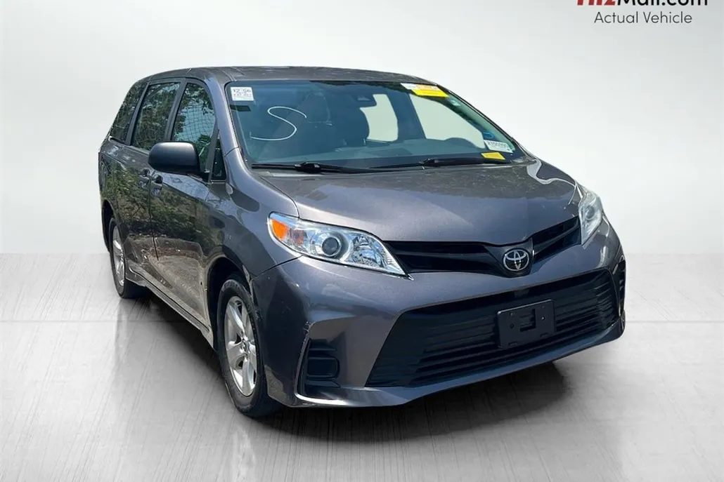 2018 Toyota Sienna L photo 1