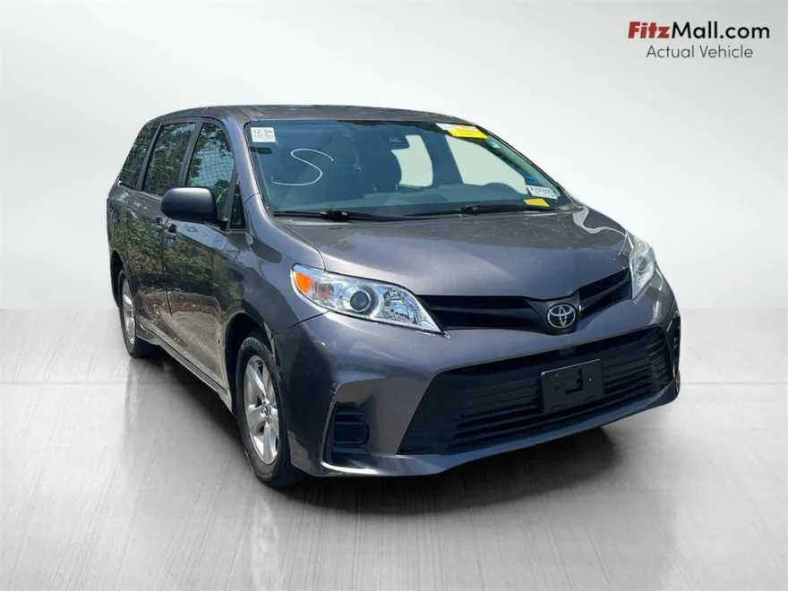 2018 Toyota Sienna L photo 1