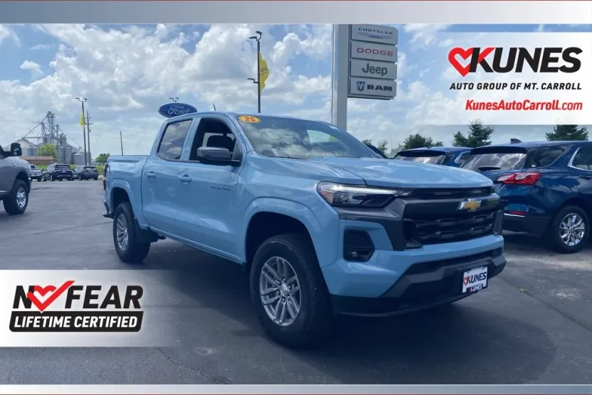 2025 Chevrolet Colorado Work Truck LT photo 1