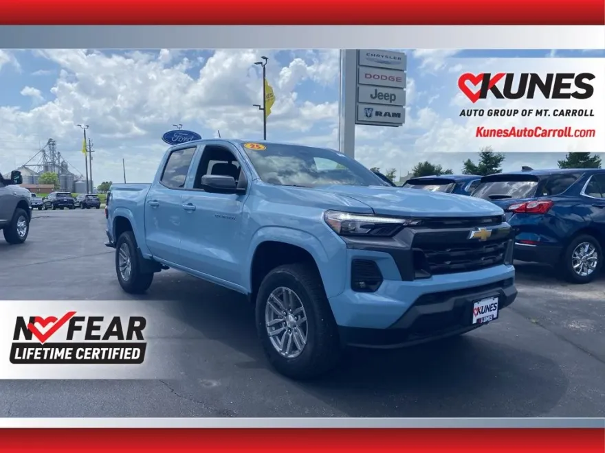 2025 Chevrolet Colorado Work Truck LT photo 1