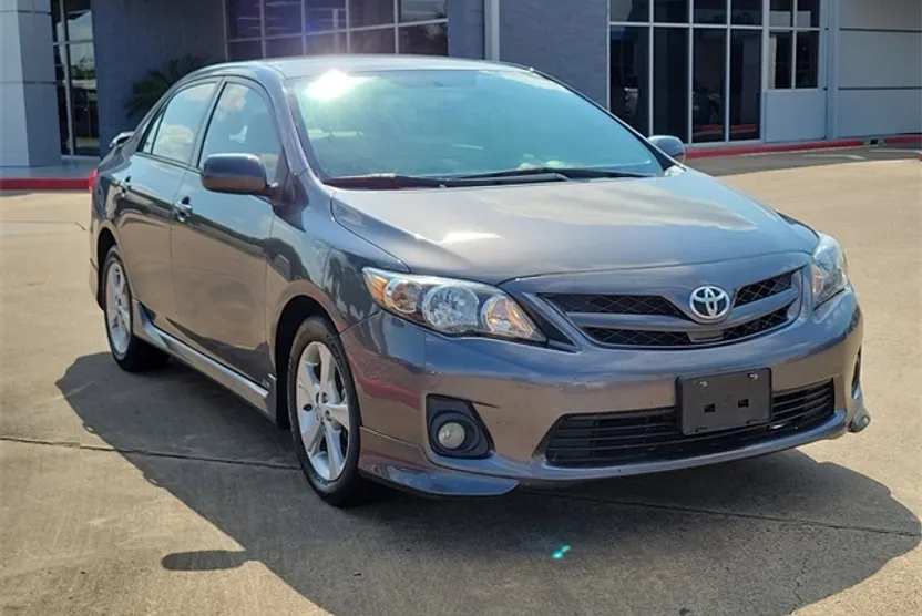 2013 Toyota Corolla S photo 1