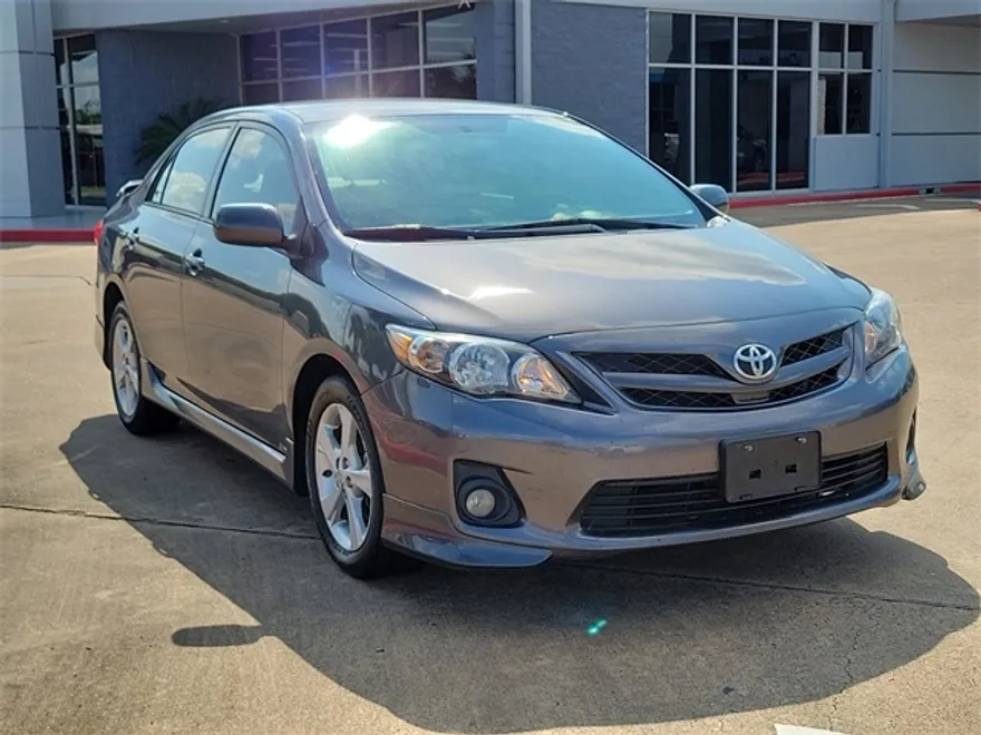 2013 Toyota Corolla S photo 1