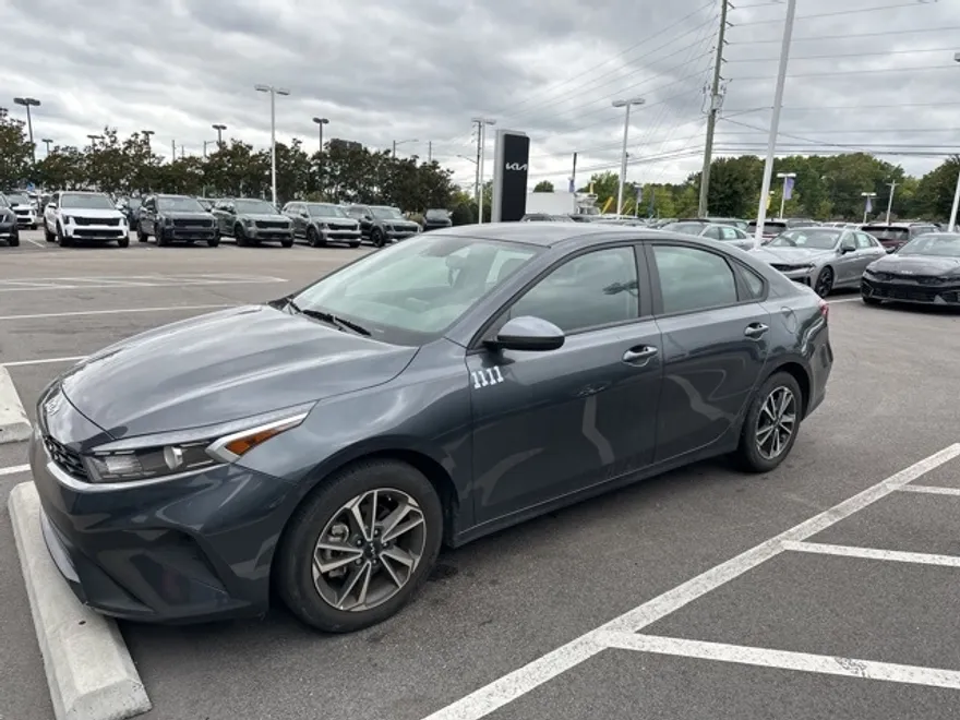 2023 Kia Forte LXS photo 1