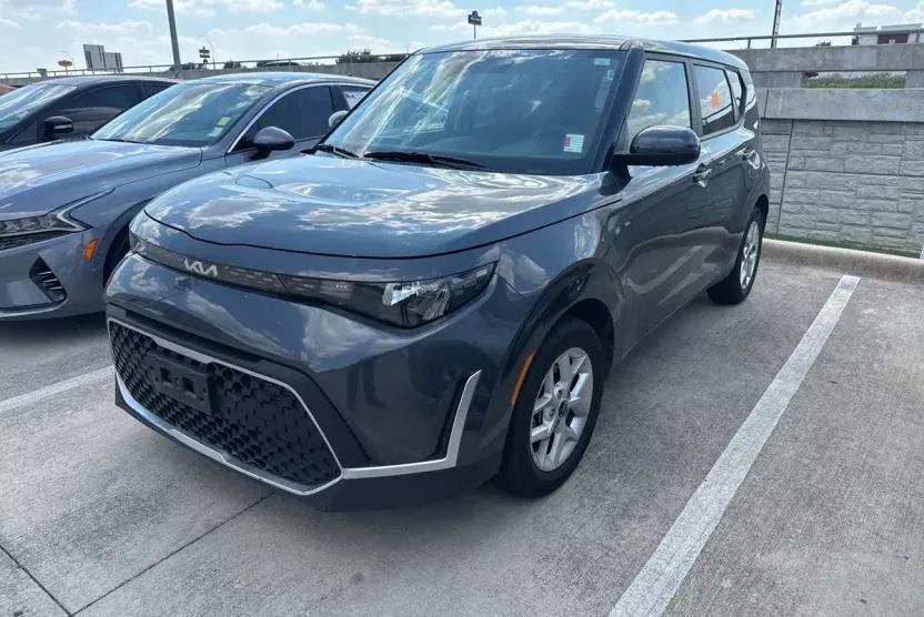 2024 Kia Soul LX photo 1