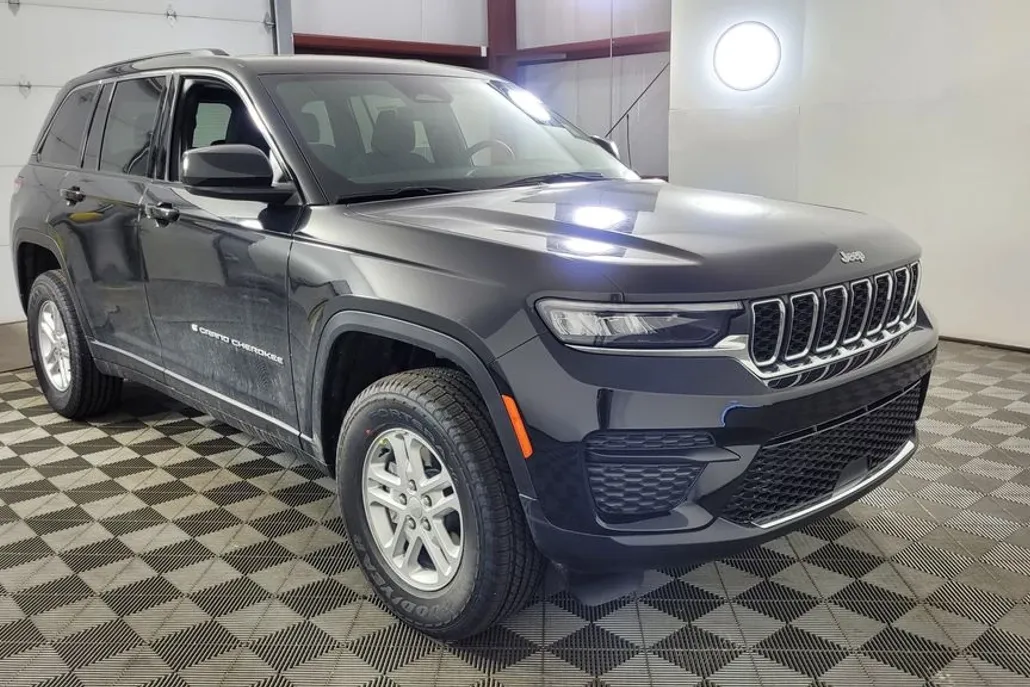 2025 Jeep Grand Cherokee Laredo photo 1