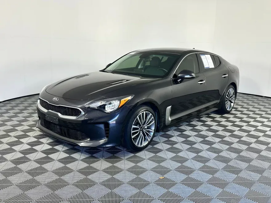 2019 Kia Stinger photo 1