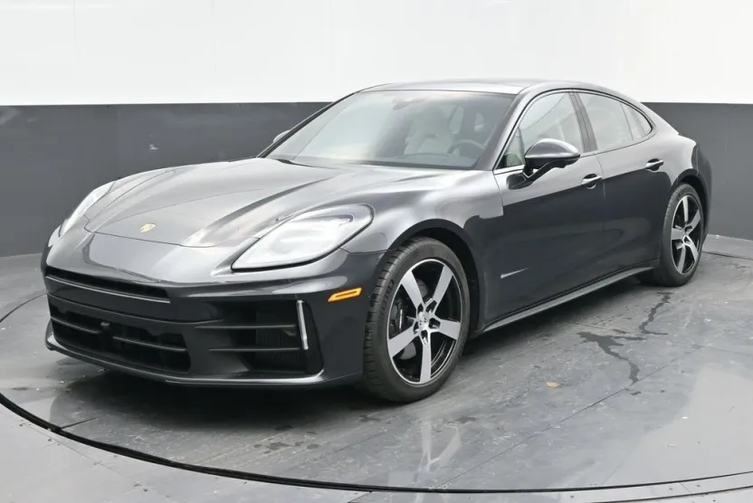 2025 Porsche Panamera 4 photo 1