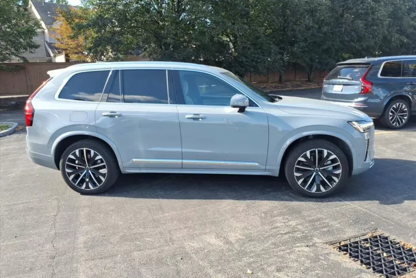 2025 Volvo XC90 Plus photo 1