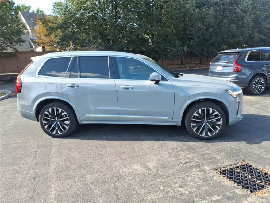 2025 Volvo XC90 Plus photo 1