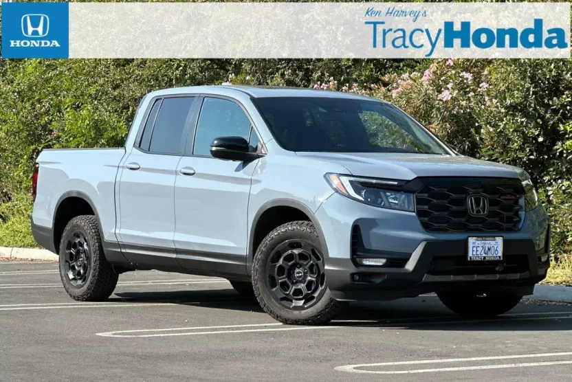 2025 Honda Ridgeline TrailSport photo 1