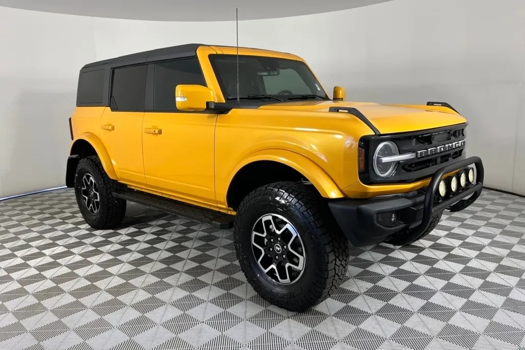 2022 Ford Bronco Outer Banks photo 1