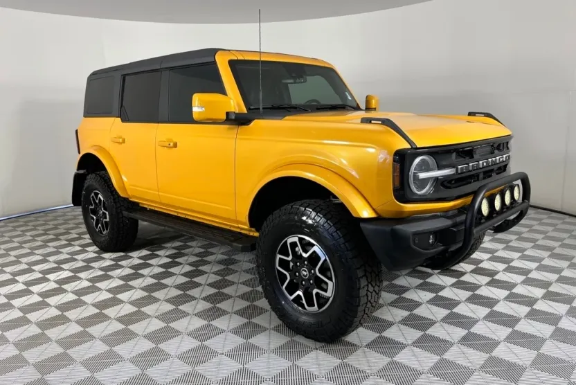 2022 Ford Bronco Outer Banks photo 1