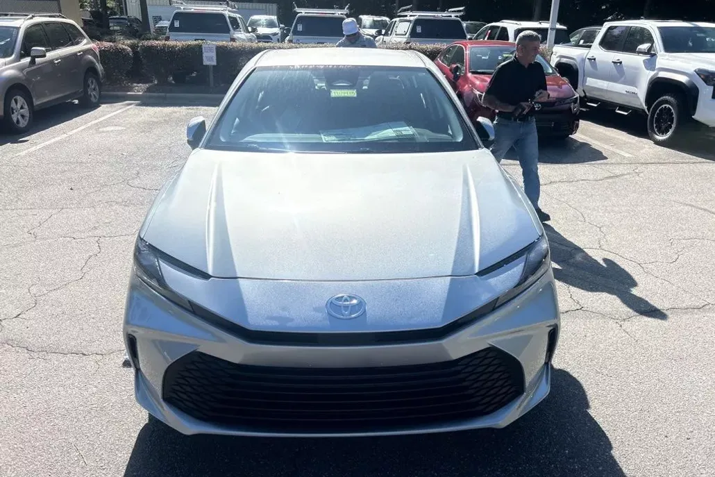 2026 Toyota Camry LE photo 1