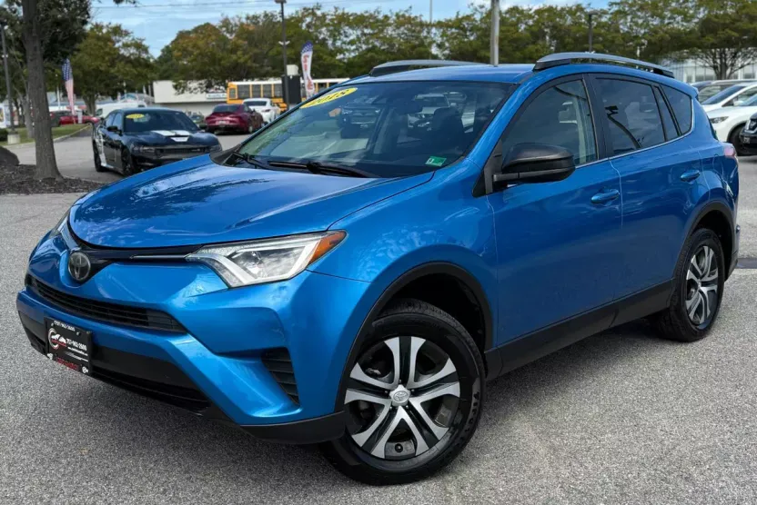 2018 Toyota RAV4 LE Sport photo 1