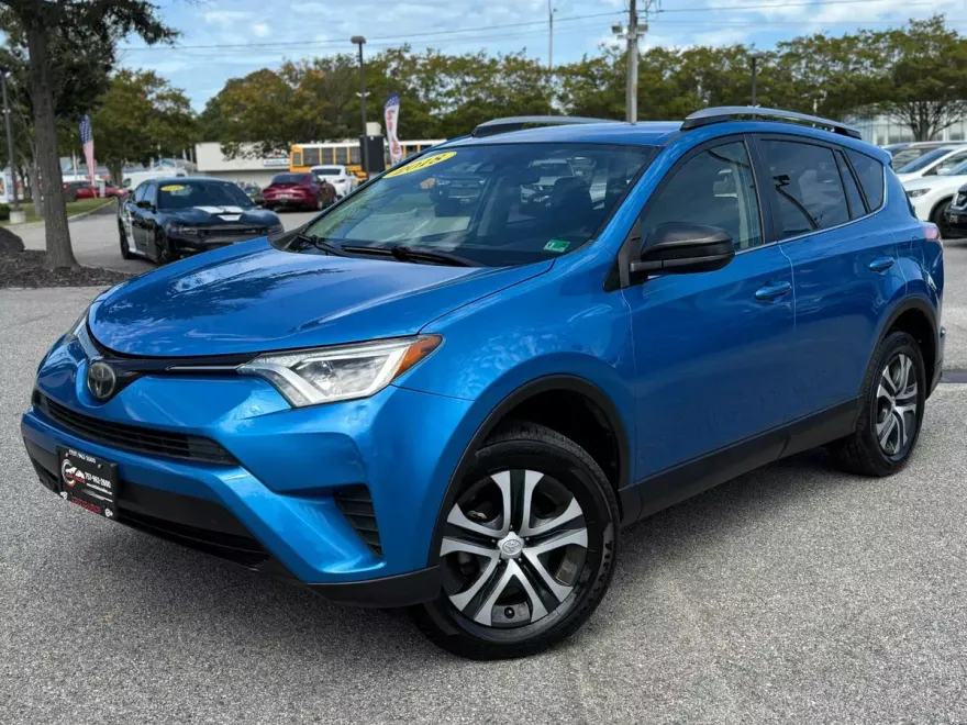 2018 Toyota RAV4 LE Sport photo 1