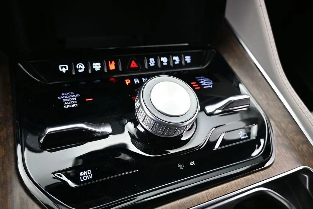 2023 Jeep Grand Wagoneer L Base photo 1