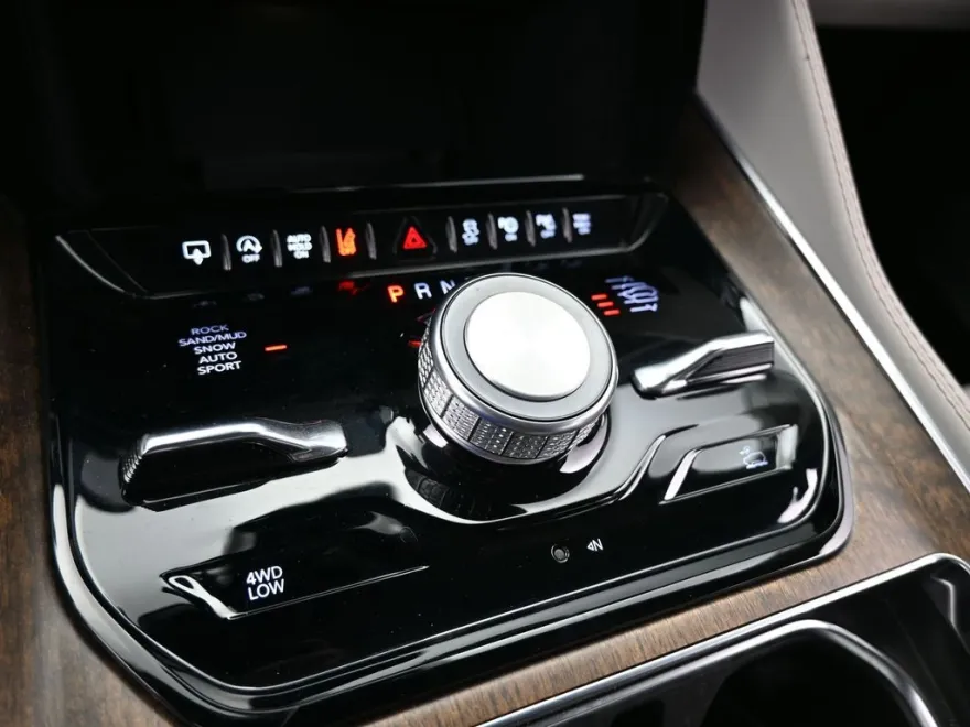 2023 Jeep Grand Wagoneer L Base photo 1