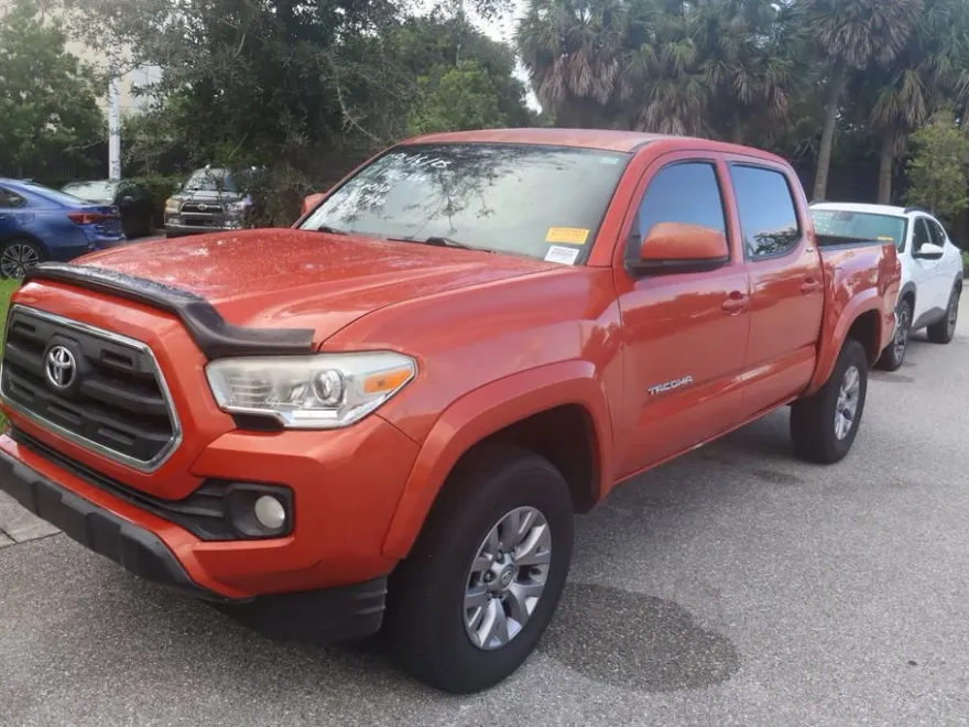 2017 Toyota Tacoma SR5 photo 1