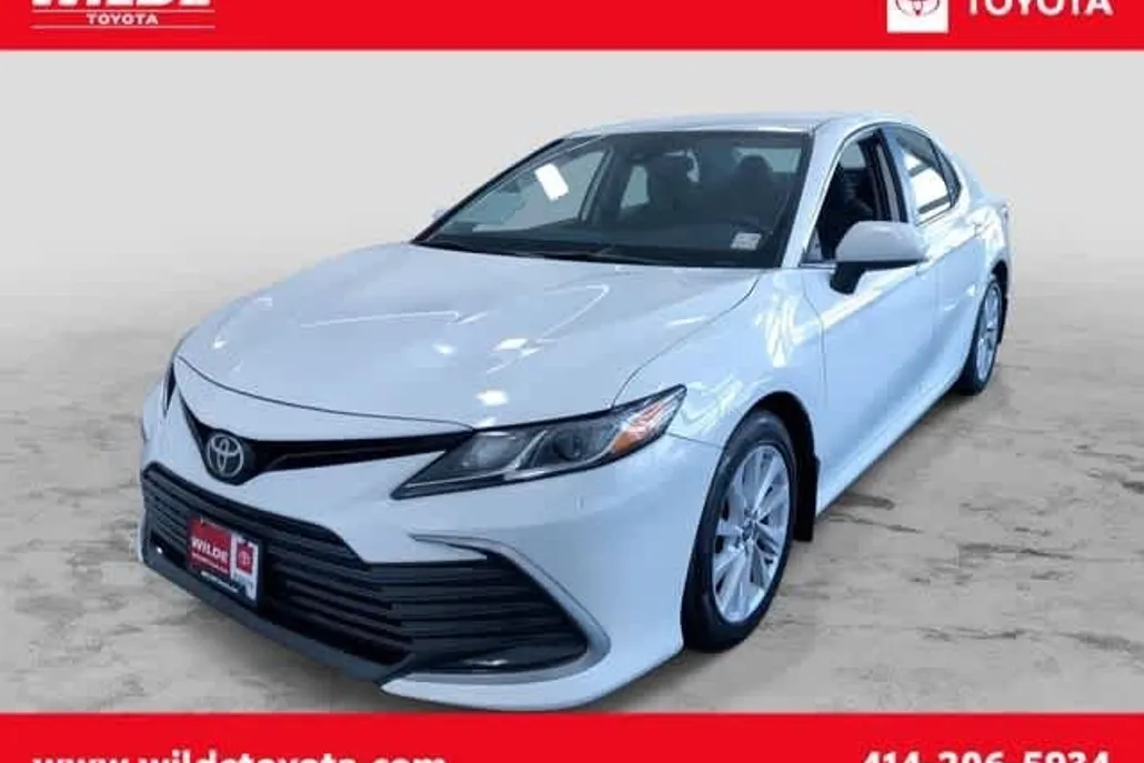 2021 Toyota Camry LE photo 1