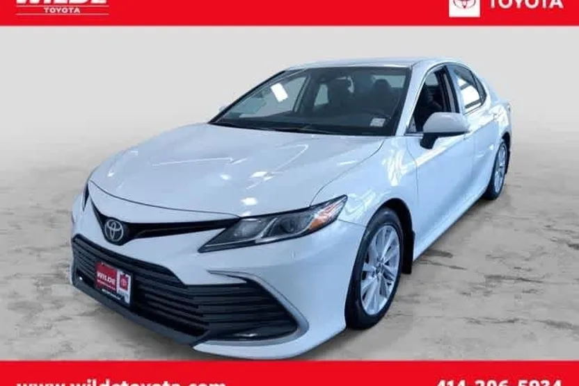 2021 Toyota Camry LE photo 1