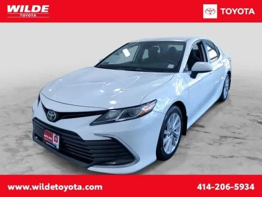 2021 Toyota Camry LE photo 1