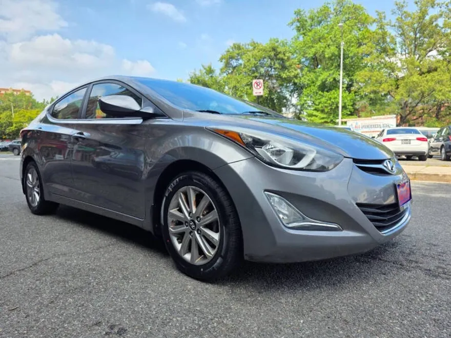 2014 Hyundai Elantra SE photo 1