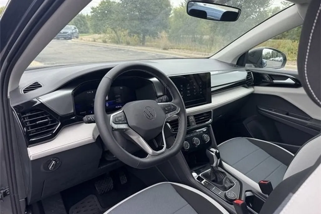 2025 Volkswagen Taos S photo 1