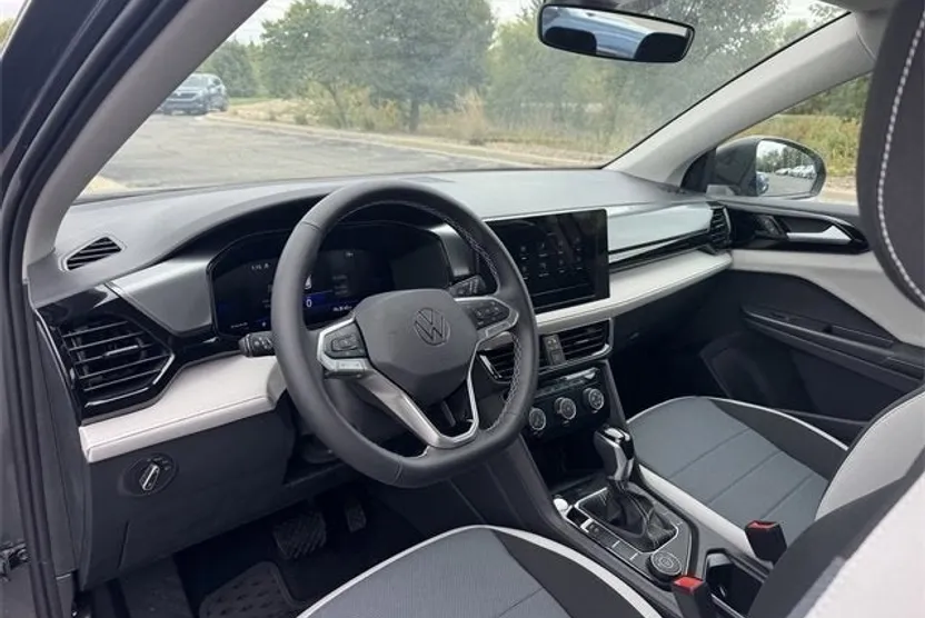 2025 Volkswagen Taos S photo 1