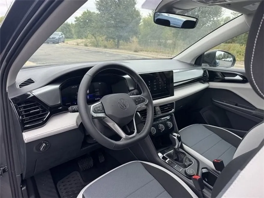 2025 Volkswagen Taos S photo 1