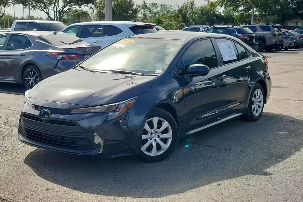 2024 Toyota Corolla LE photo 1