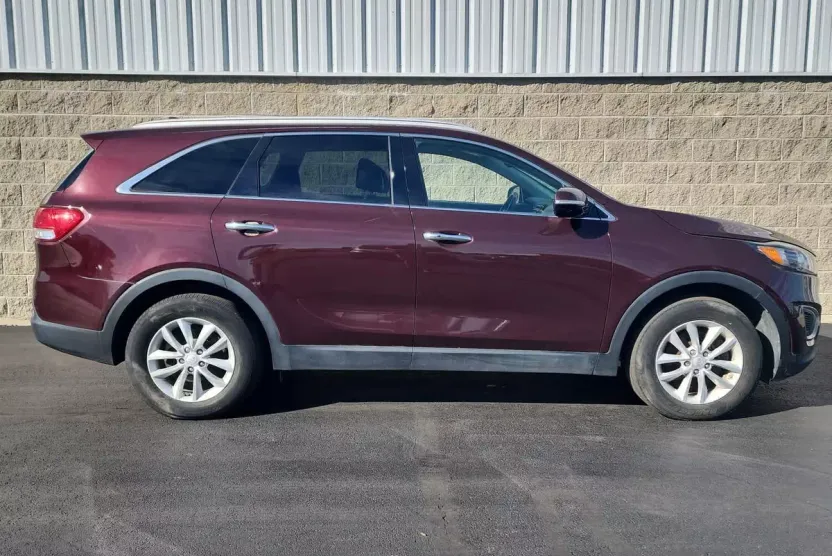 2017 Kia Sorento LX photo 1
