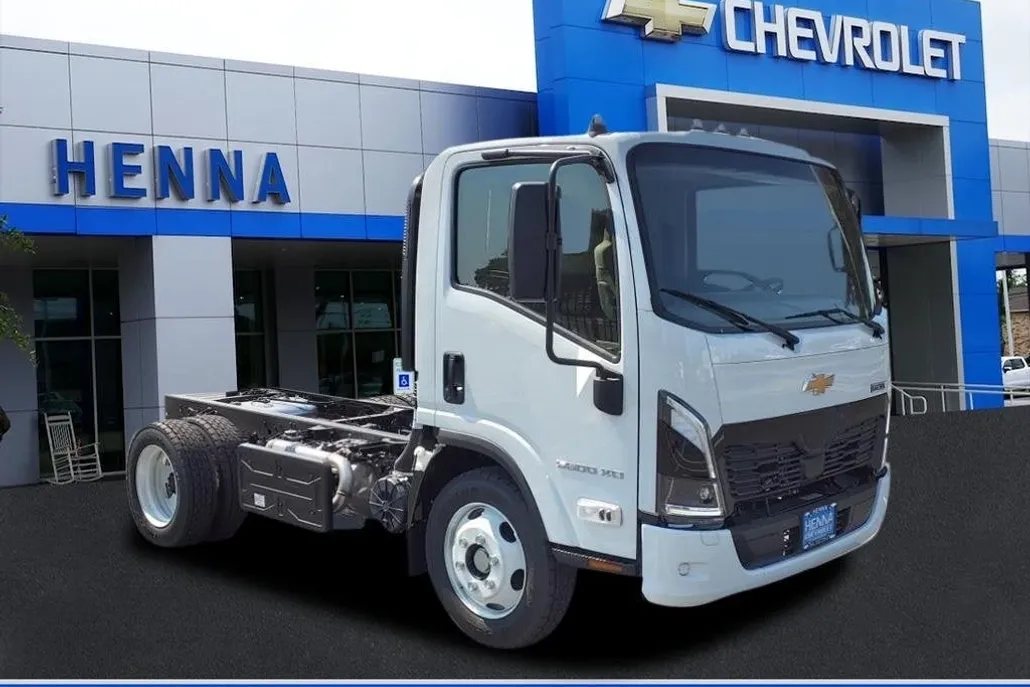 2025 Chevrolet Silverado photo 1