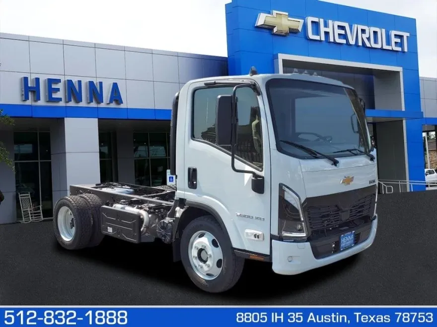 2025 Chevrolet Silverado photo 1