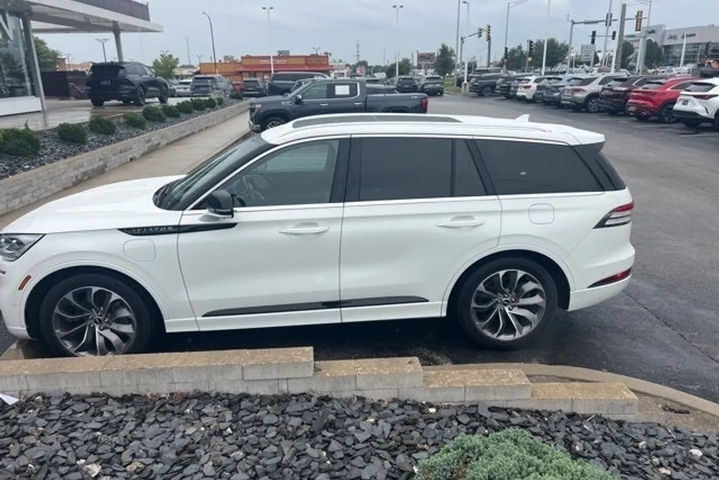 2022 Lincoln Aviator Grand Touring photo 1