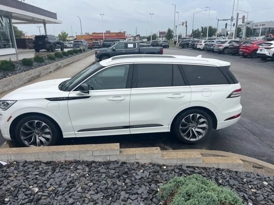 2022 Lincoln Aviator Grand Touring photo 1