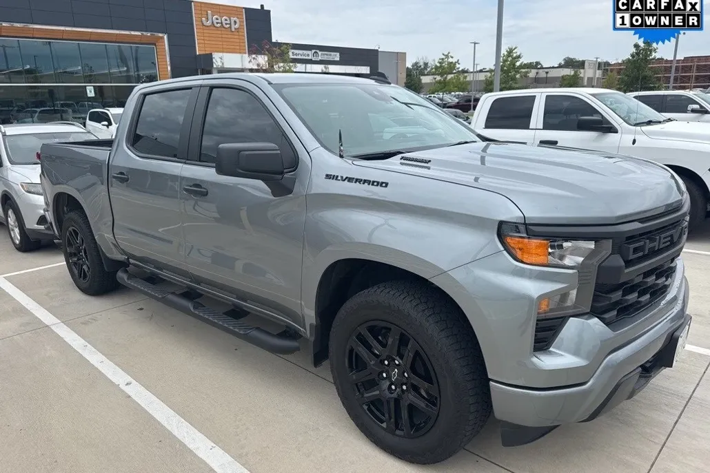 2025 Chevrolet Silverado 1500 Custom photo 1